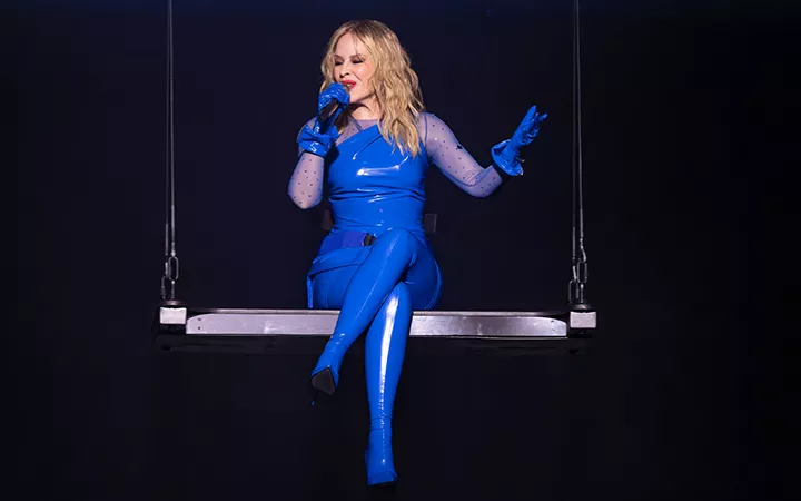 Kylie Minogue bei einem Live-Auftritt.