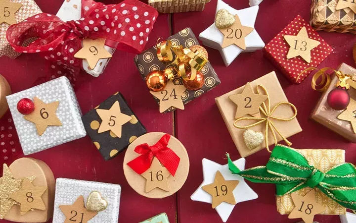 Adventskalender mit 24 Türchen.